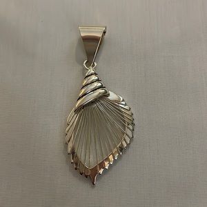 Estate jewelry seashell pendant